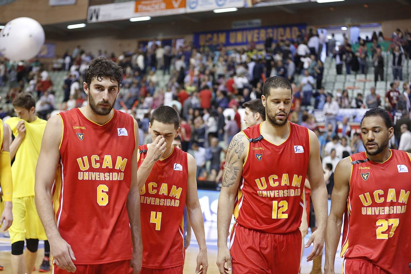 El UCAM Murcia pierte ante el FC Barcelona por un espeso ataque (64-76)