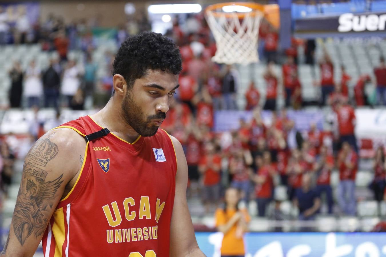 El UCAM Murcia pierte ante el FC Barcelona por un espeso ataque (64-76)