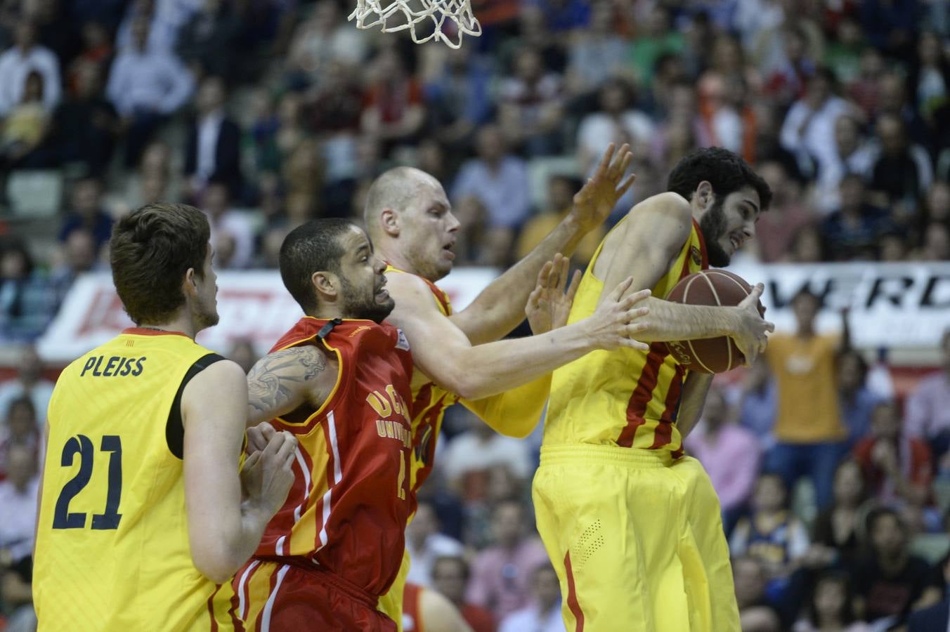 El UCAM Murcia pierte ante el FC Barcelona por un espeso ataque (64-76)