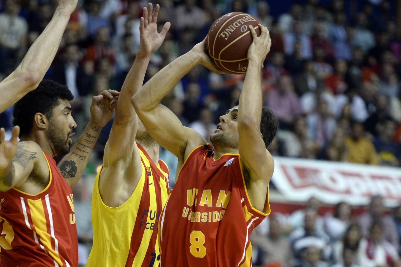 El UCAM Murcia pierte ante el FC Barcelona por un espeso ataque (64-76)