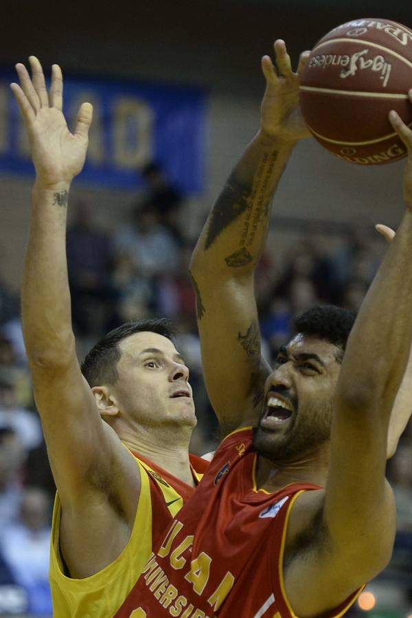 El UCAM Murcia pierte ante el FC Barcelona por un espeso ataque (64-76)