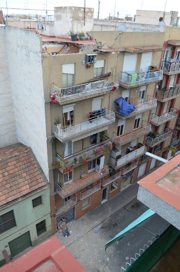 Cinco plantas de un edificio de Carrús se desploman sin causar víctimas