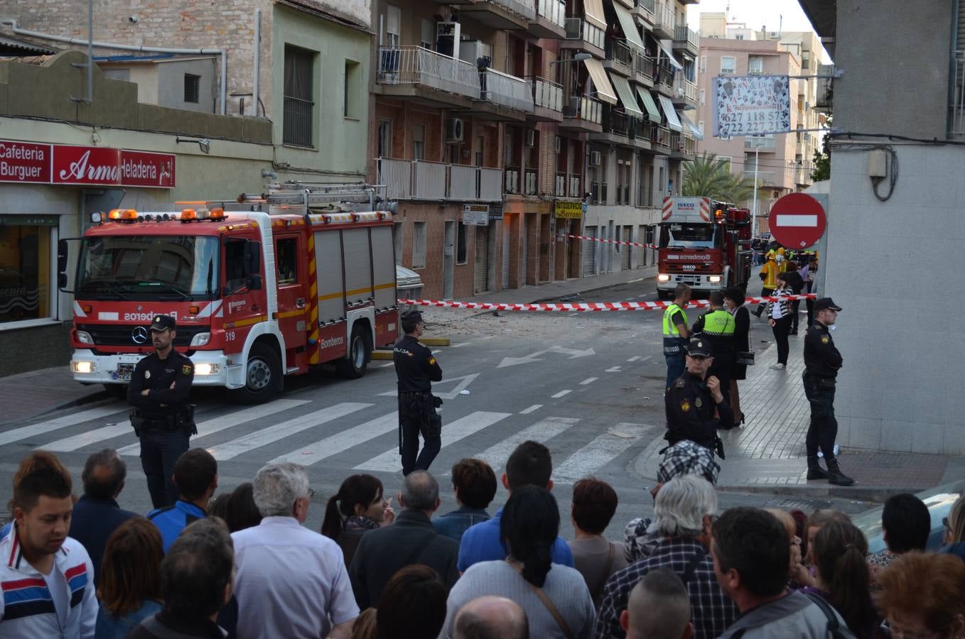 Cinco plantas de un edificio de Carrús se desploman sin causar víctimas