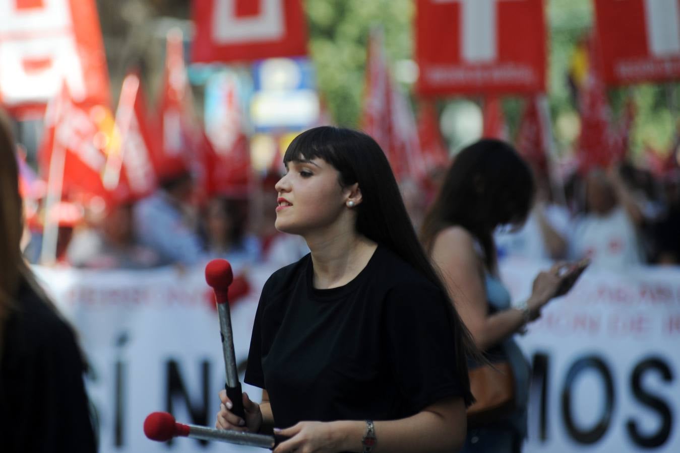 Centenares de personas advierten en Murcia al Gobierno de que «así no salimos de la crisis»