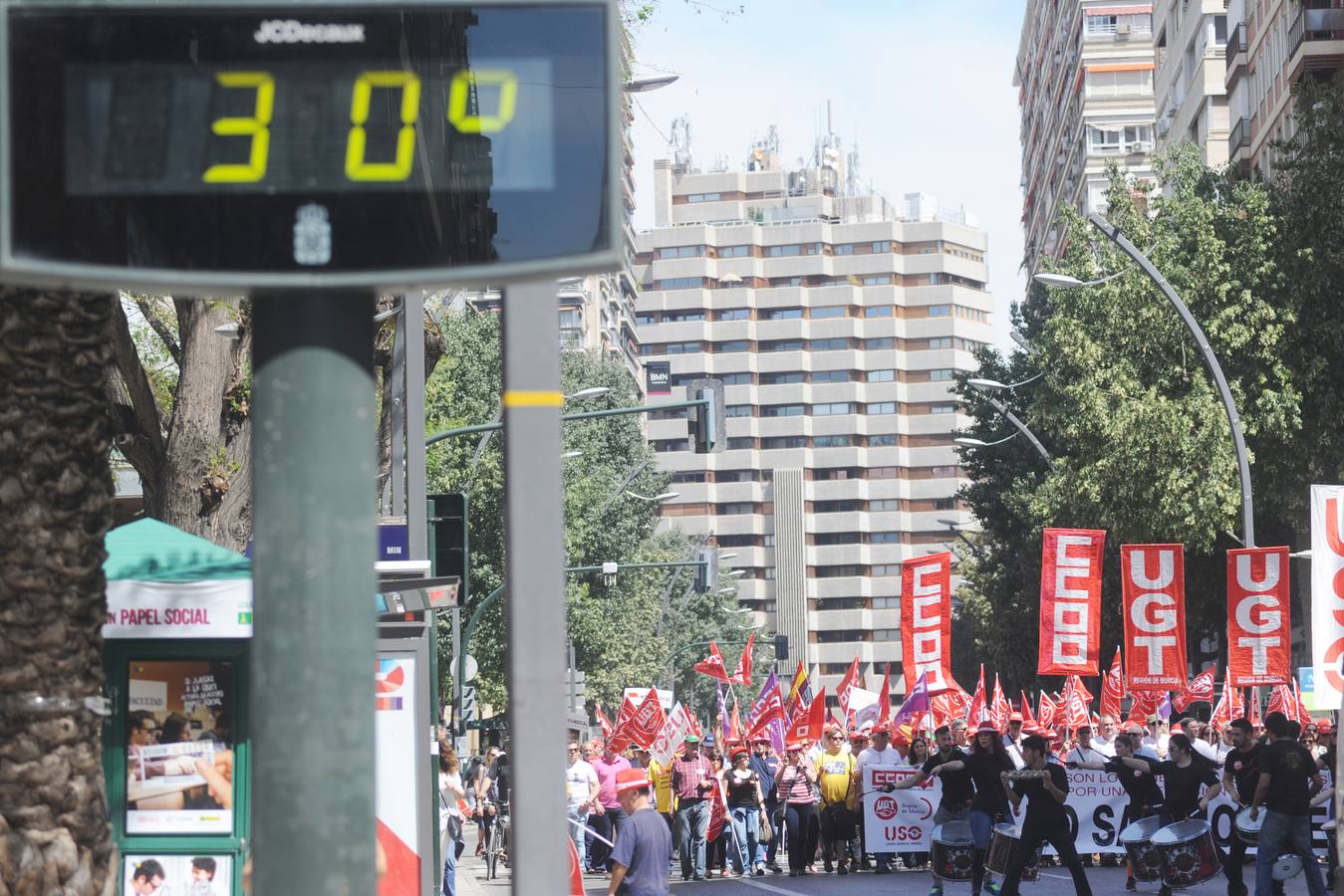 Centenares de personas advierten en Murcia al Gobierno de que «así no salimos de la crisis»