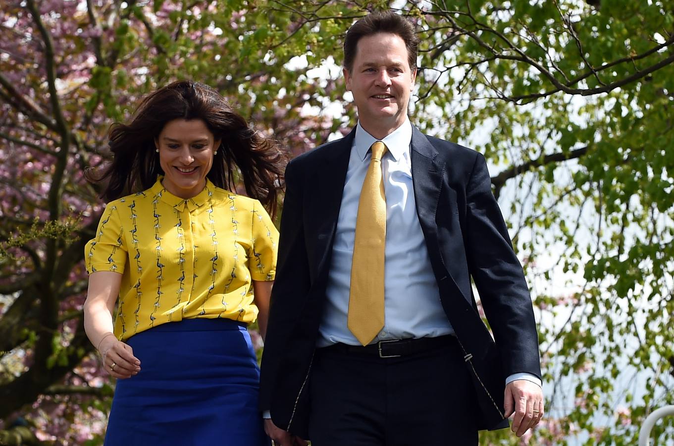 El líder liberal demócrata Nick Clegg, junto a su esposa Miriam González.