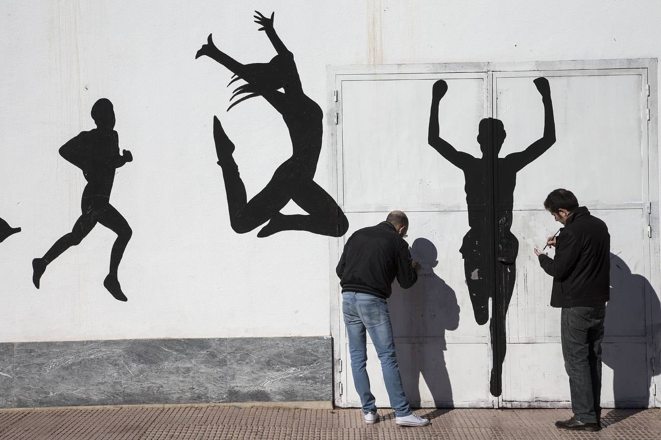 Cuarenta murales ponen color a las calles de Los Alcázares