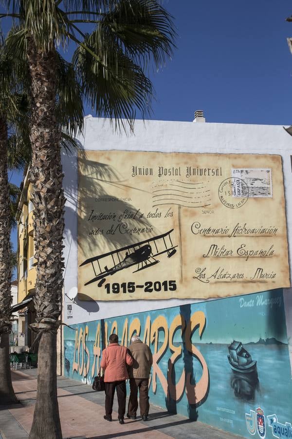 Cuarenta murales ponen color a las calles de Los Alcázares