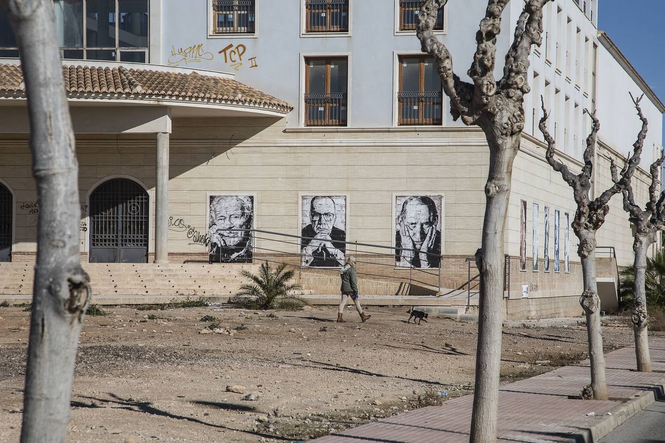 Cuarenta murales ponen color a las calles de Los Alcázares