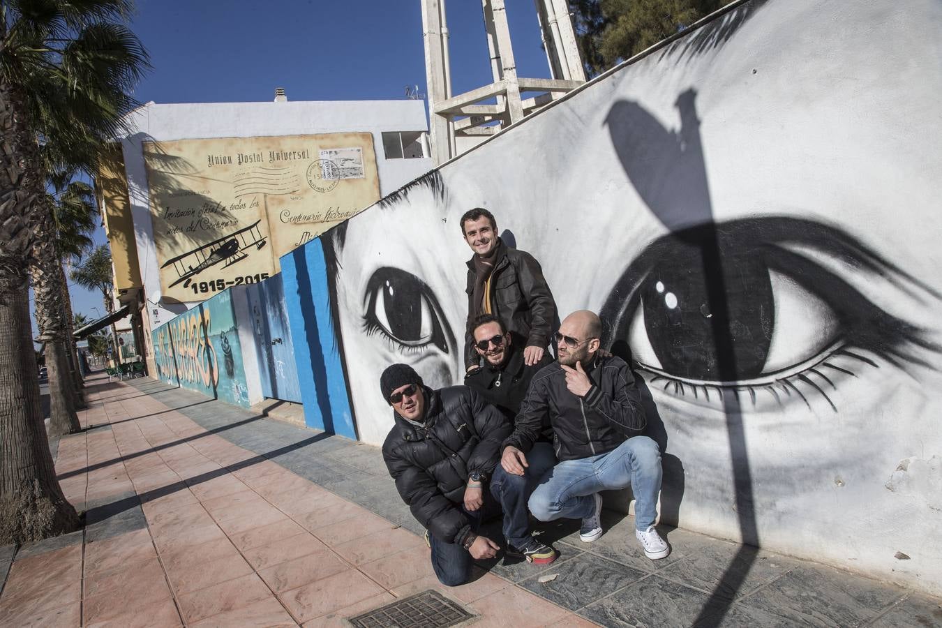 Cuarenta murales ponen color a las calles de Los Alcázares
