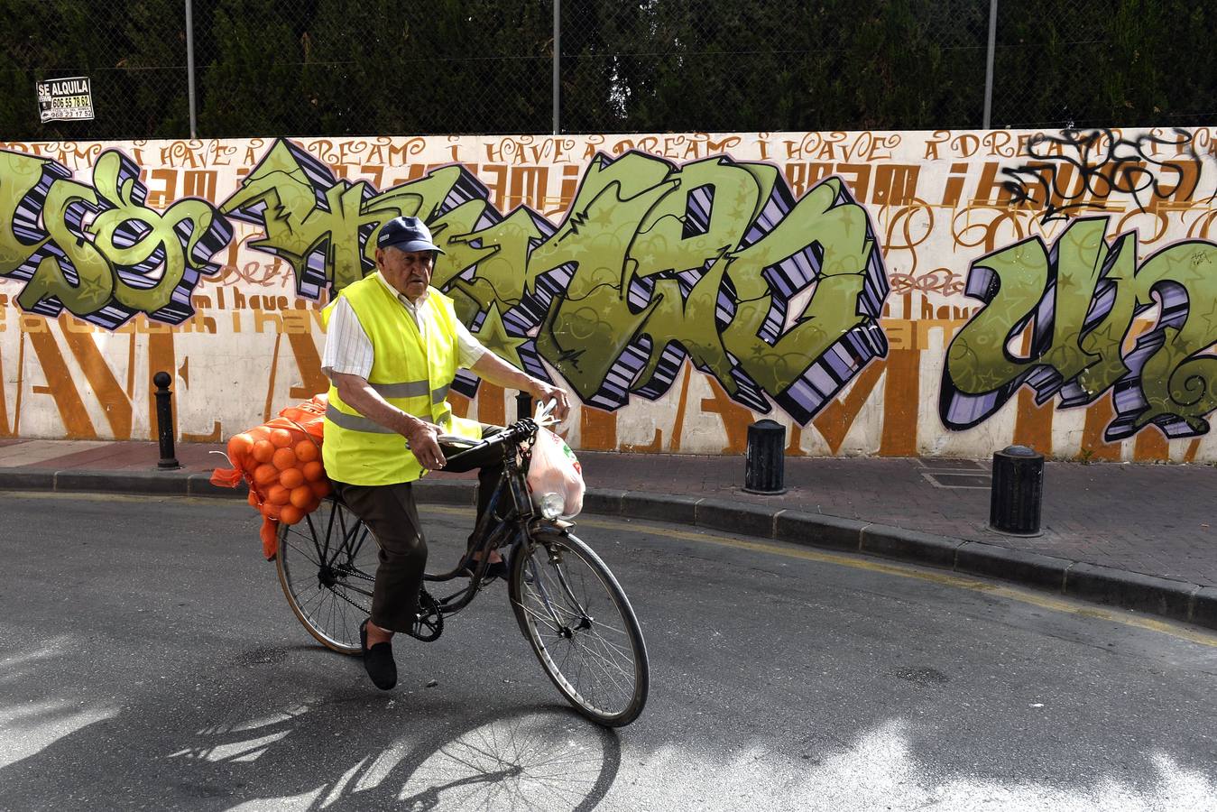 Las pintadas indignan a los vecinos