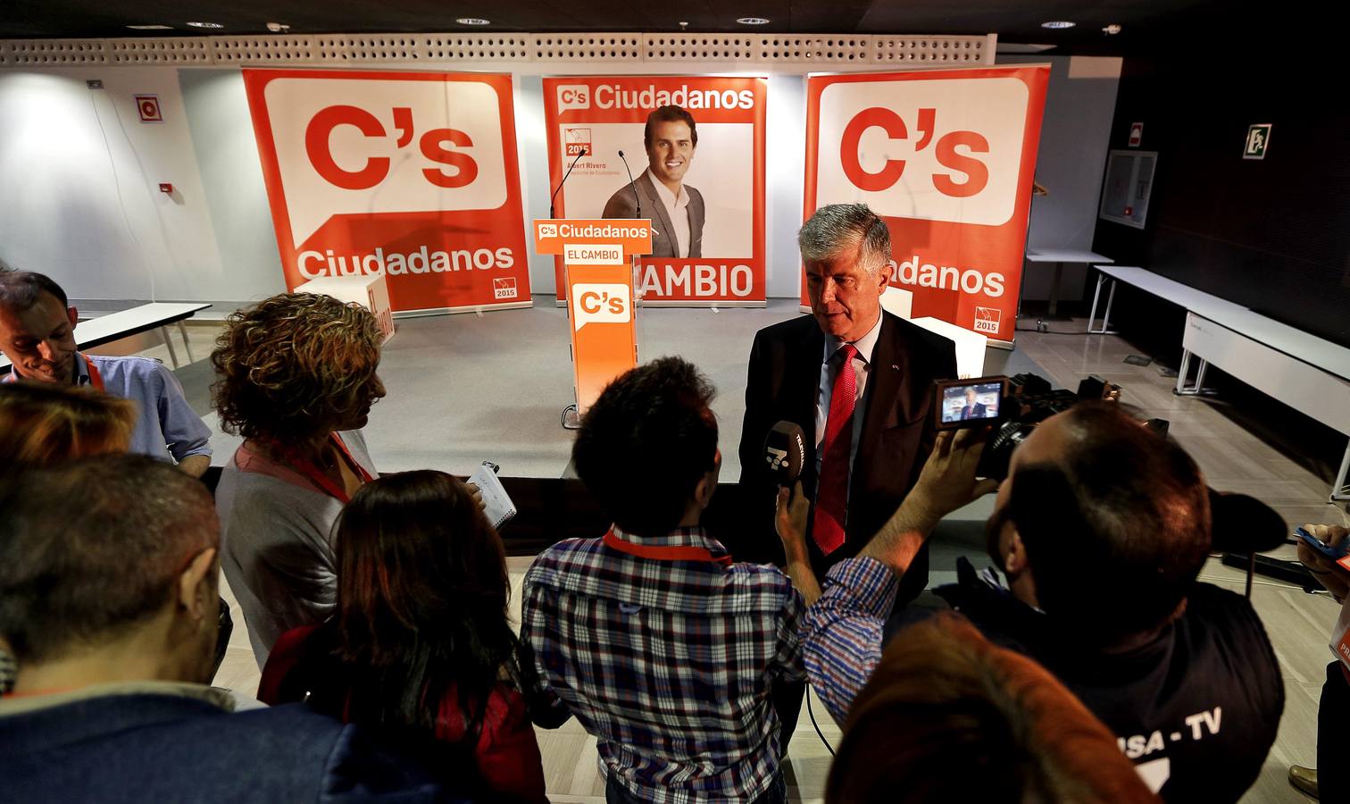 Noche electoral en la sede de los partidos autonómicos