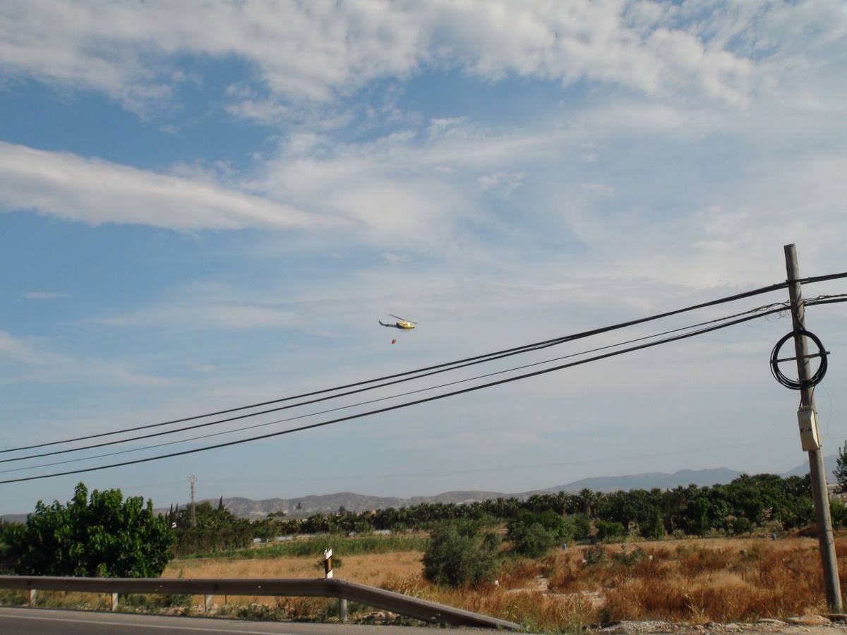 Un incendio calcina casi cuatro hectáreas de monte en Orihuela