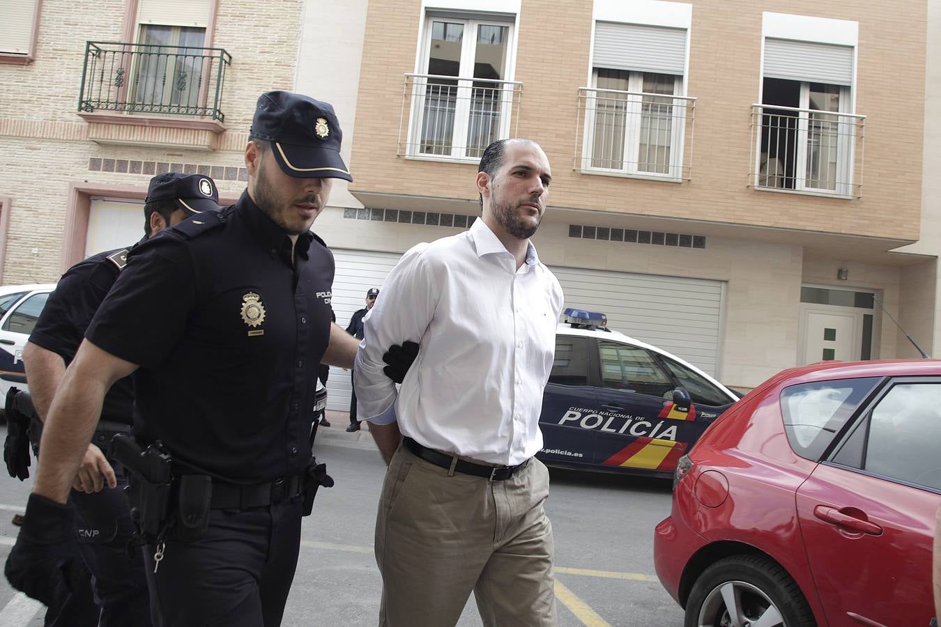 (27-05) Juan Cuenca, uno de los acusados por el 'Caso Visser', el asesinato de los holandeses Ingrid Visser y Ludewijk Severin, llega a los juzgados a declarar. La juez confirmó ese mismo día que será un Jurado Popular, compuesto por nueve individuos, el que se encargará de establecer su culpabilidad o inocencia.