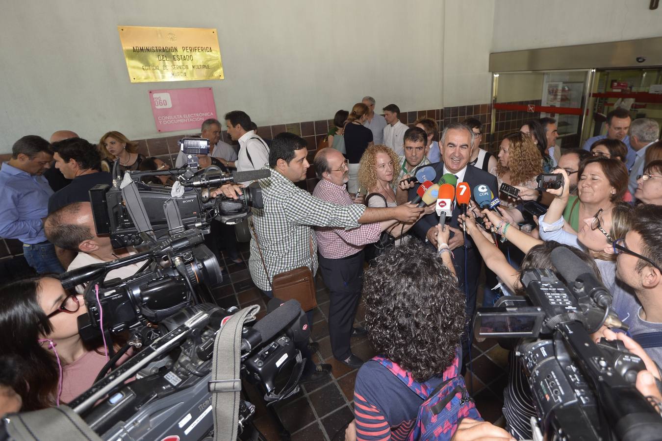 Entrega de actas a los diputados electos en Murcia