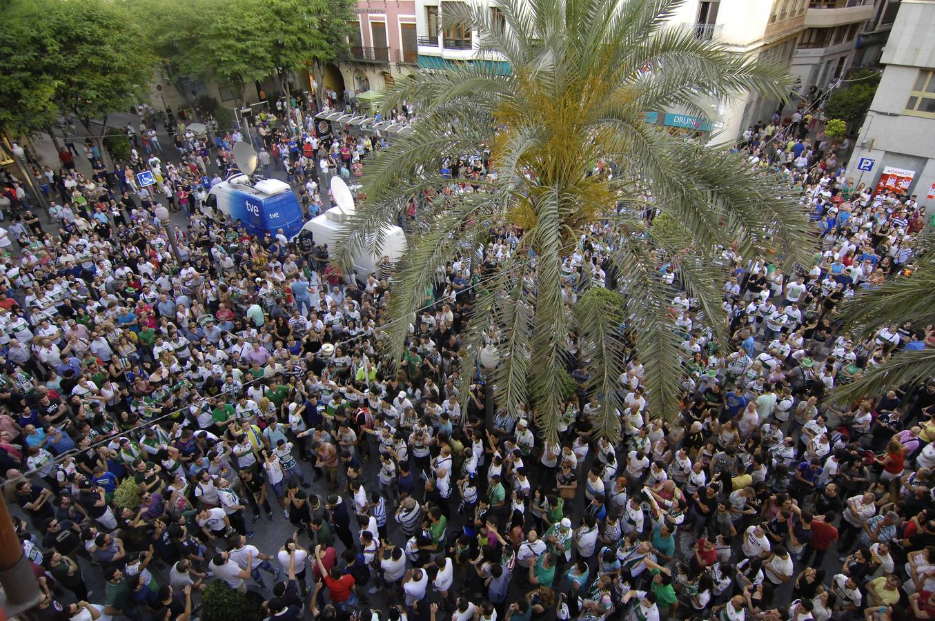 Los aficionados del Elche se manifiestan