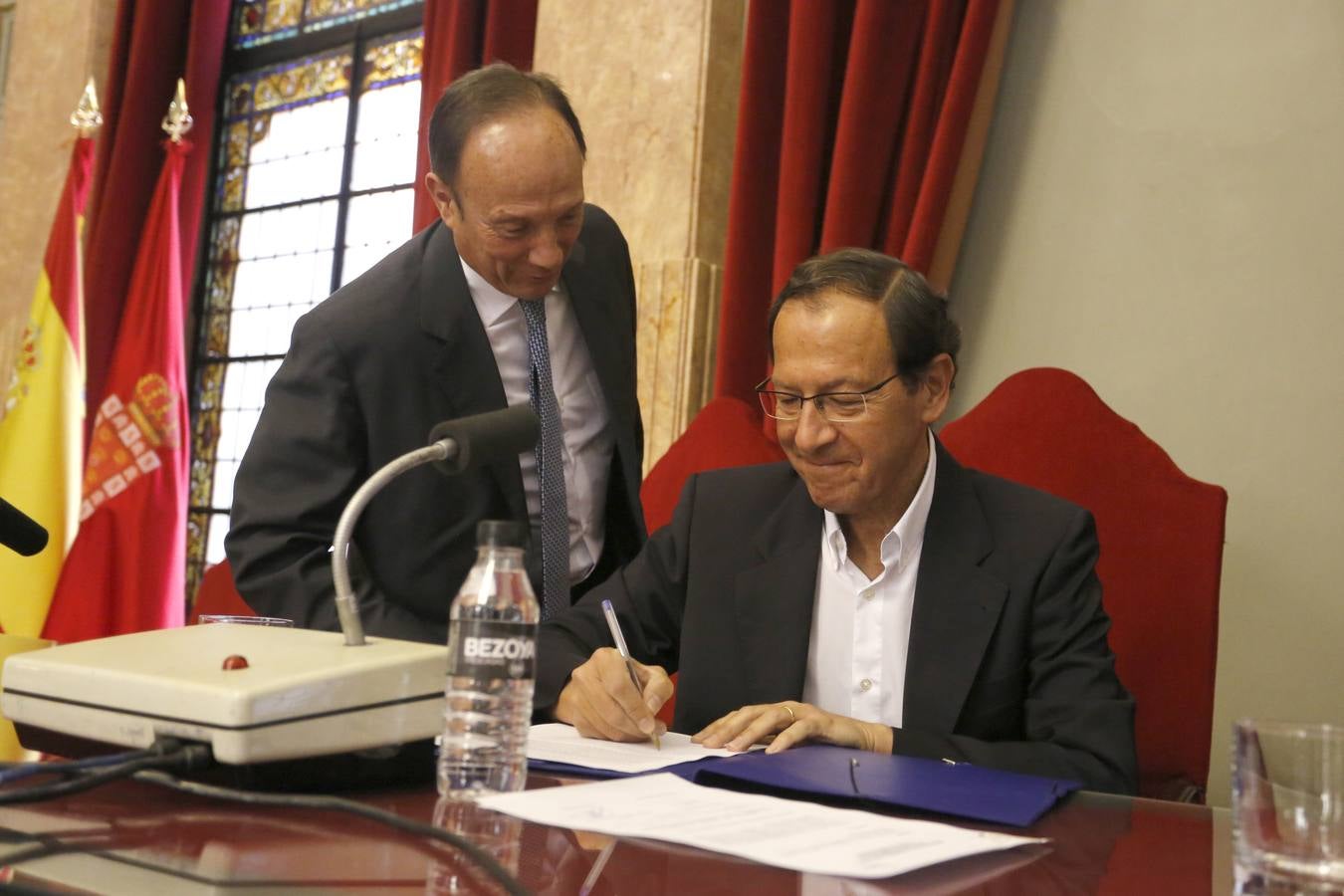 El Pleno de los abrazos