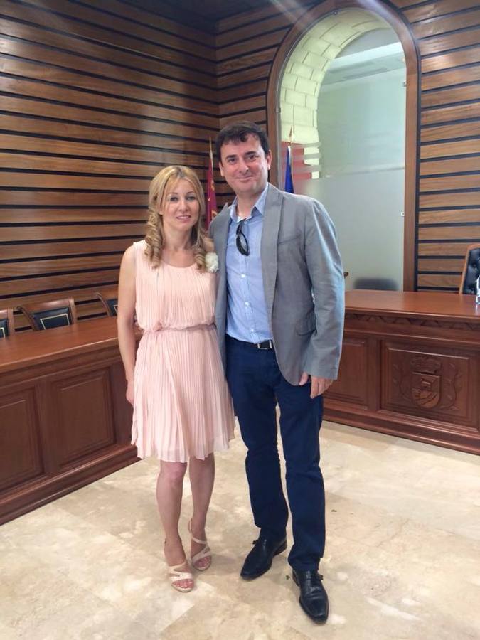 La nueva alcaldesa de Campos del Río, María José Pérez,  junto al diputado Emilio Ivars