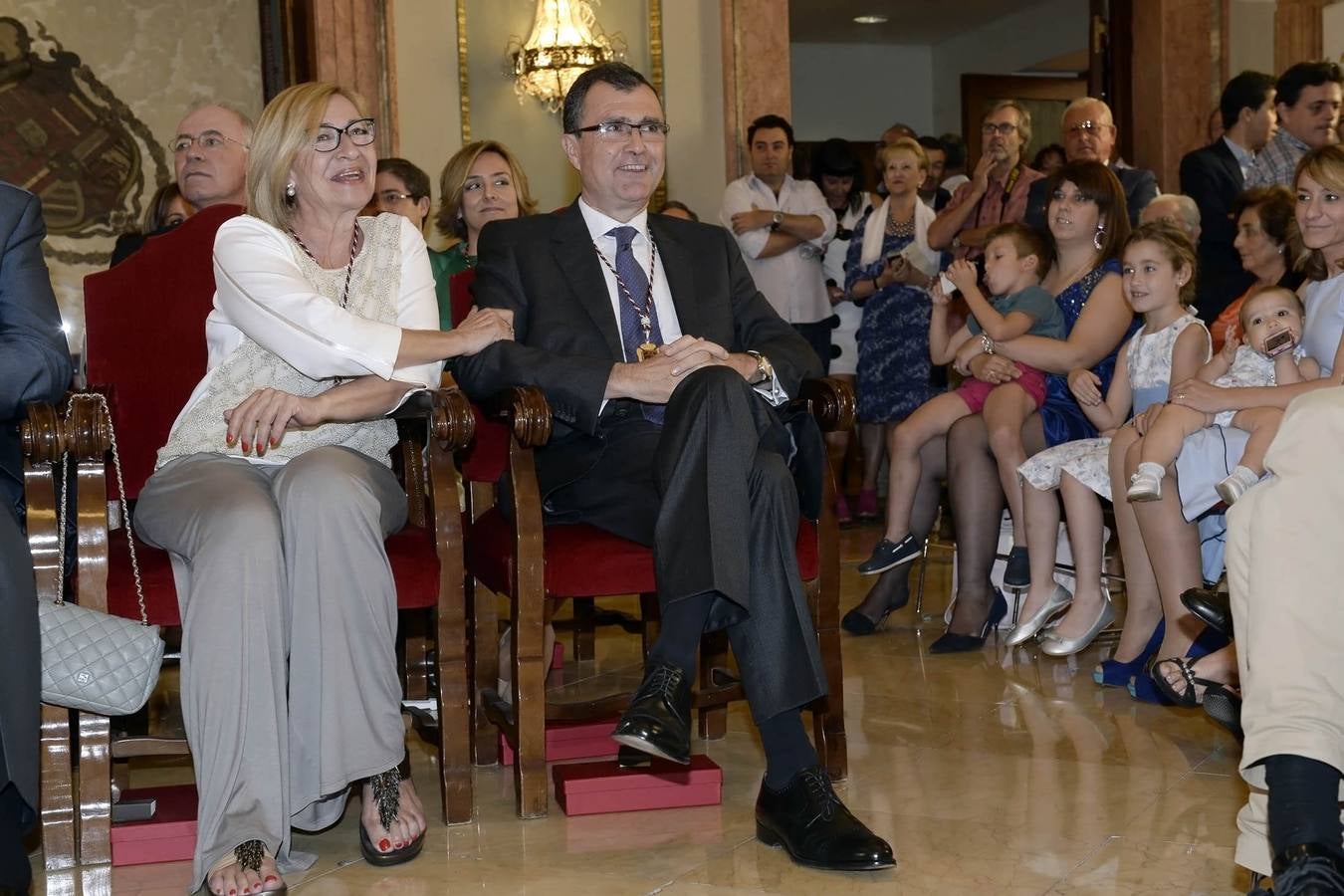 José Ballesta toma posesión de la alcaldía de la ciudad de Murcia. 