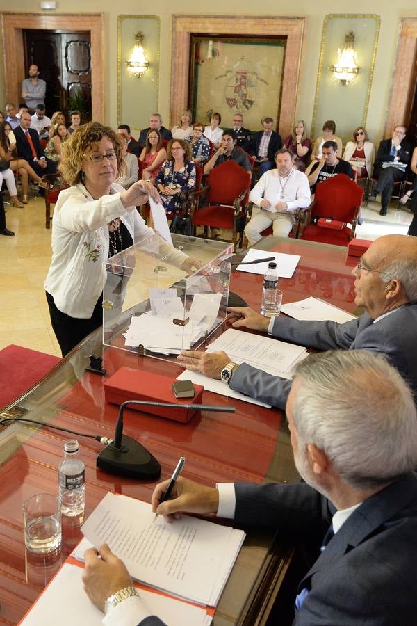 José Ballesta toma posesión de la alcaldía de la ciudad de Murcia. 