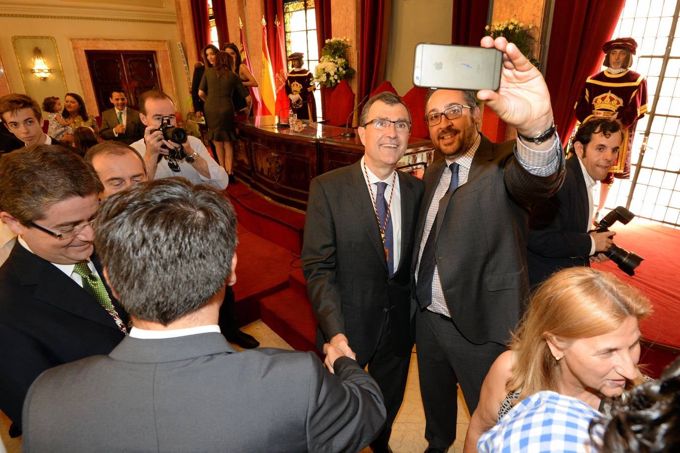 José Ballesta toma posesión de la alcaldía de la ciudad de Murcia. 