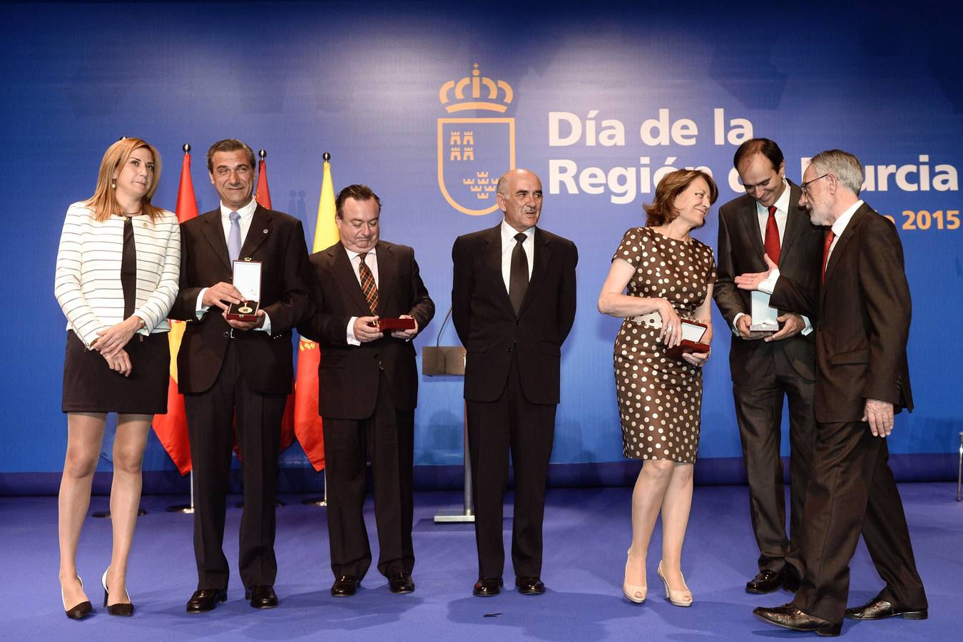 (09-06) El expresidente Alberto Garre otorga la Medalla de Oro de la Región a varias personalidad en un acto en Archena el que se despidió como mandatario del gobierno de los populares con motivo de la celebración del Día de la Región.