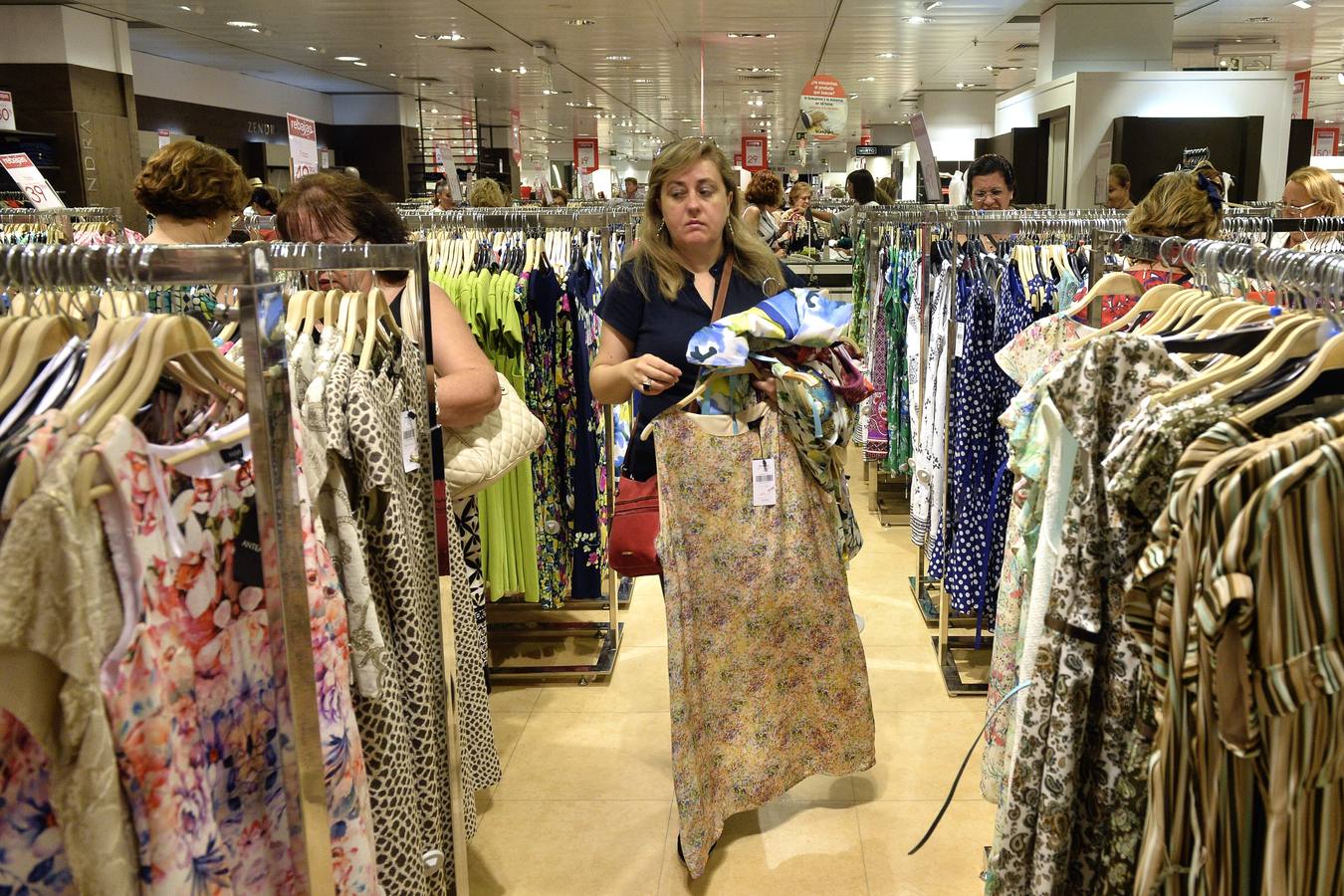 Las rebajas ganan el pulso al calor