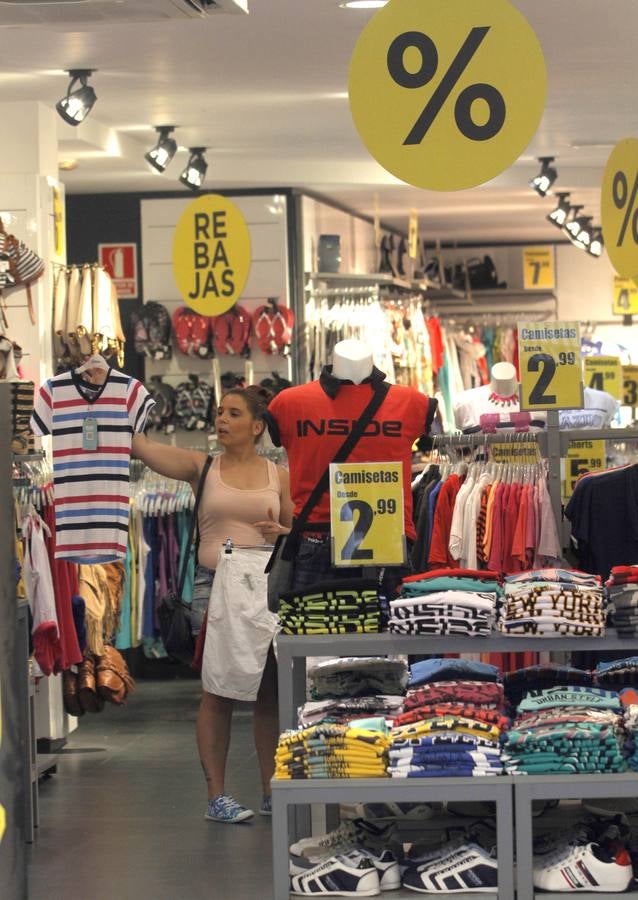 Las rebajas ganan el pulso al calor