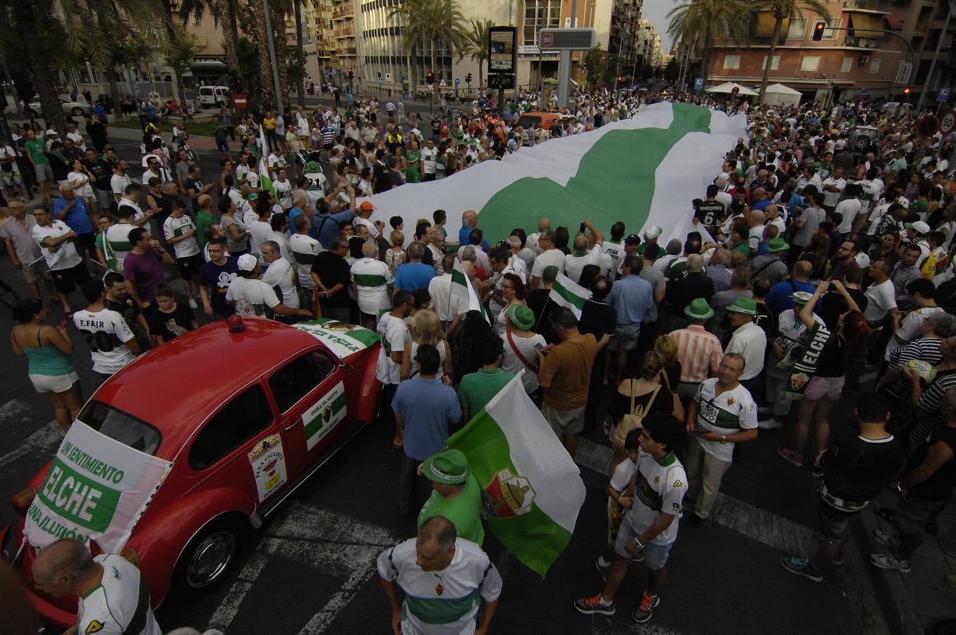 Manifestación por el descenso del Elche CF