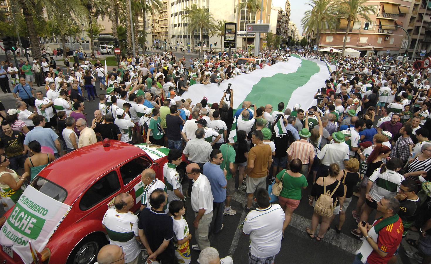 Manifestación por el descenso del Elche CF