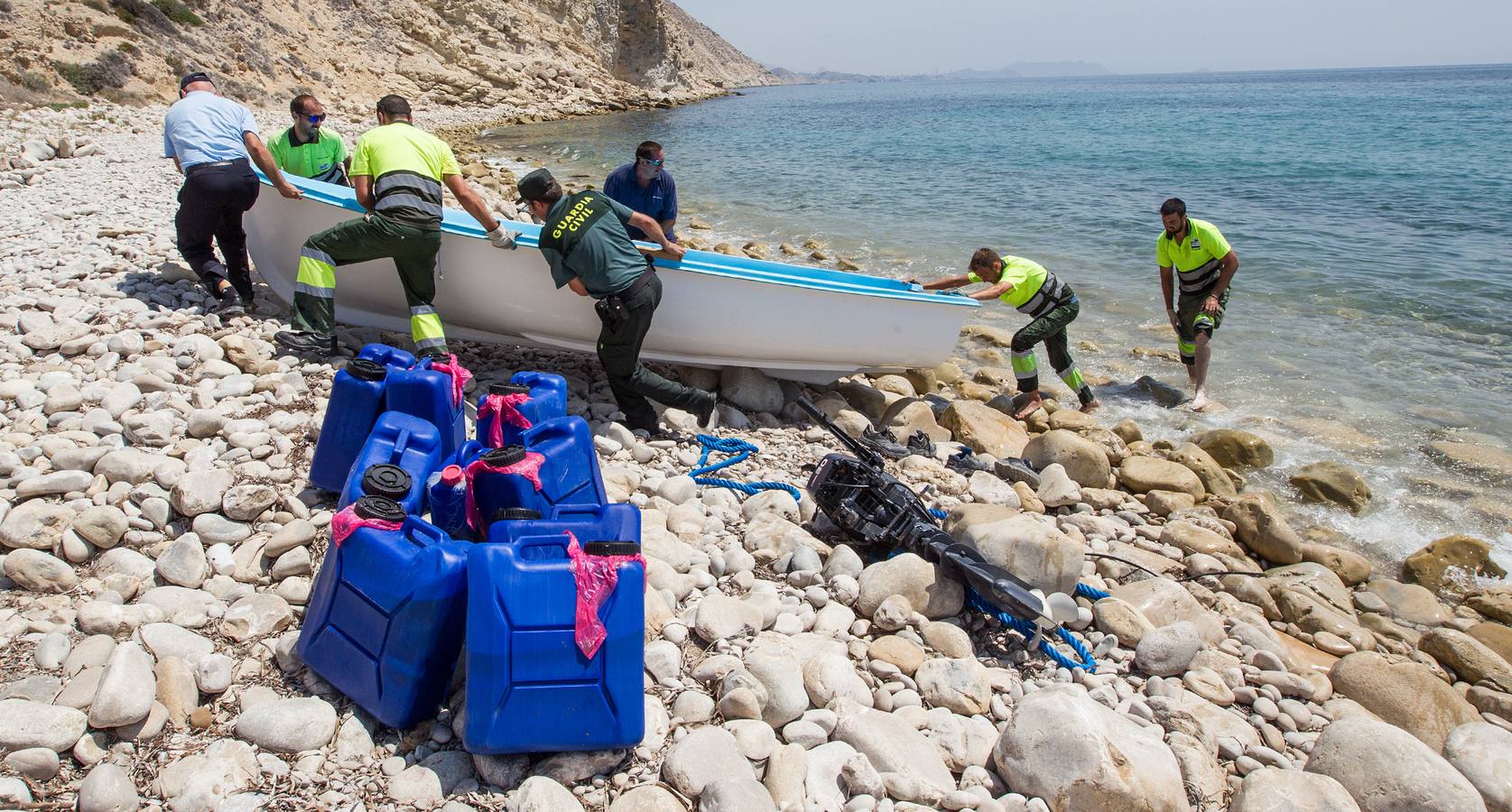 Localizan una patera en la costa de El Campello