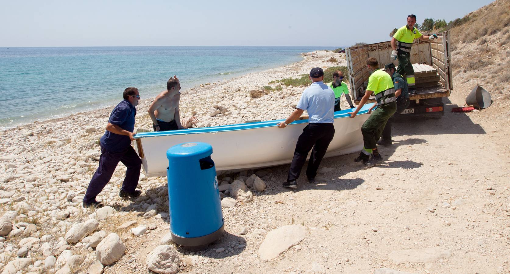 Localizan una patera en la costa de El Campello