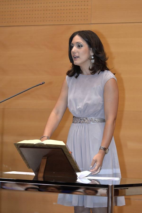 Alicia Barquero Sánchez, jura su cargo durante el acto de toma de posesión.