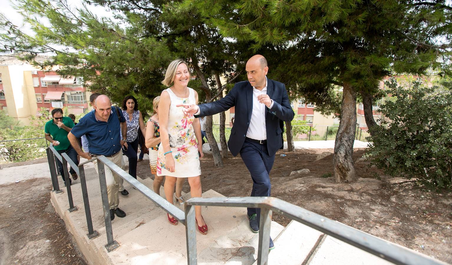 María José Salvador y Echávarri visitan las actuaciones de rehabilitación en el barrio de Juan XXIII