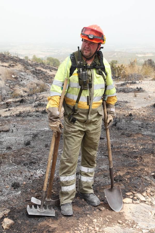 Trabajos de extinción del incendio de Cieza