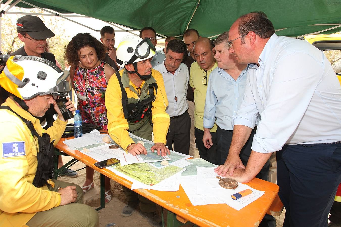 Trabajos de extinción del incendio de Cieza