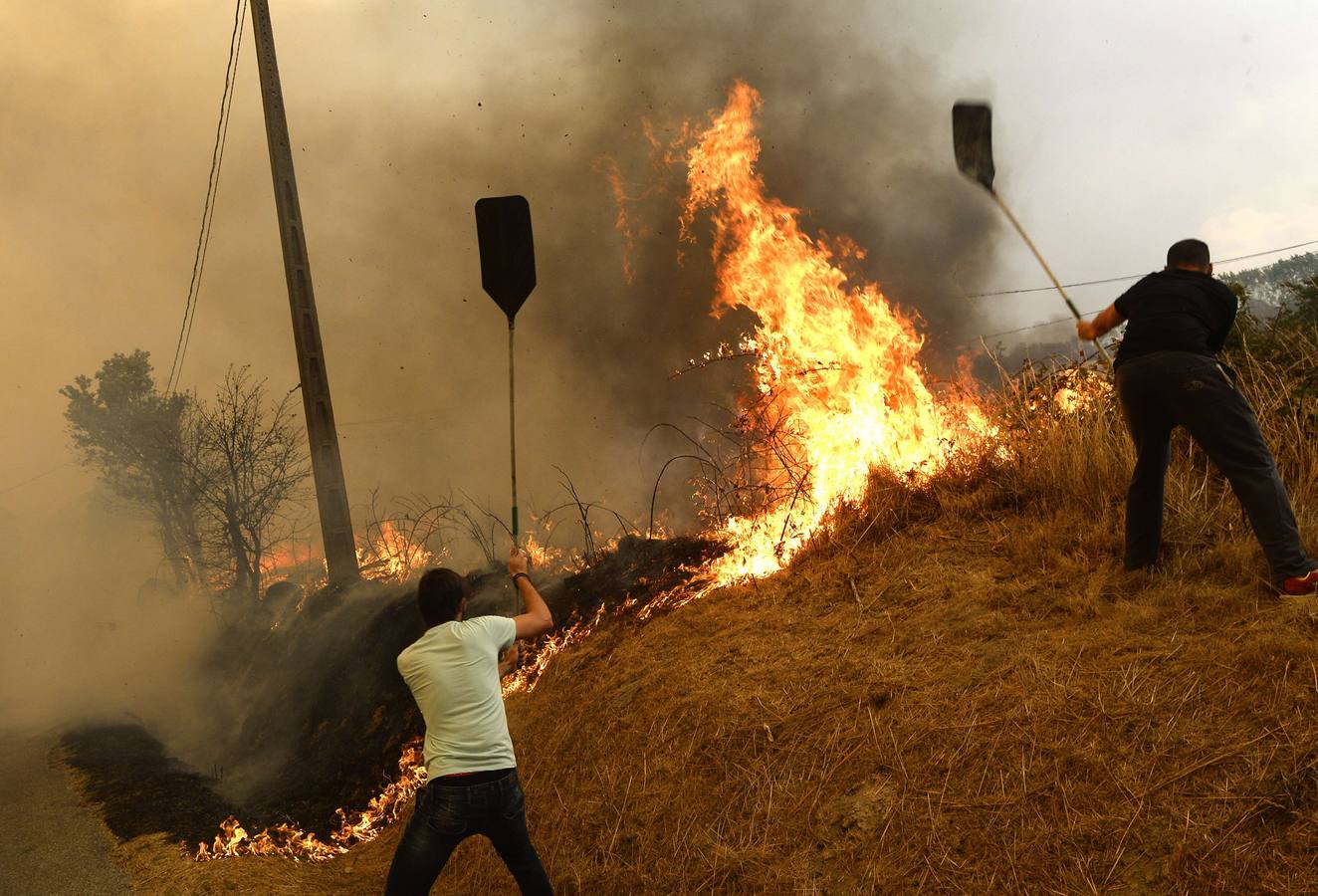 Un devastador incendio sacude Orense