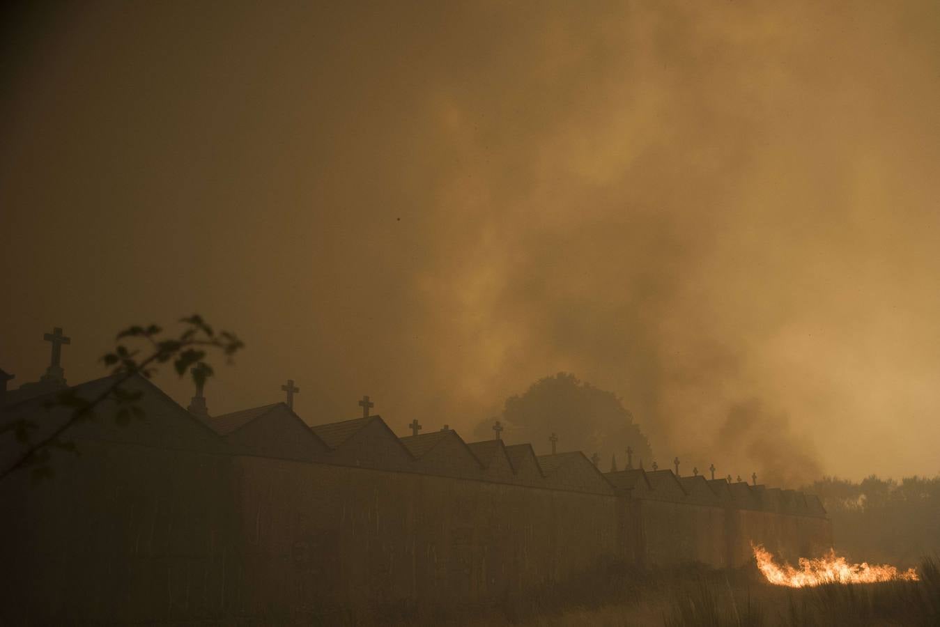 Un devastador incendio sacude Orense