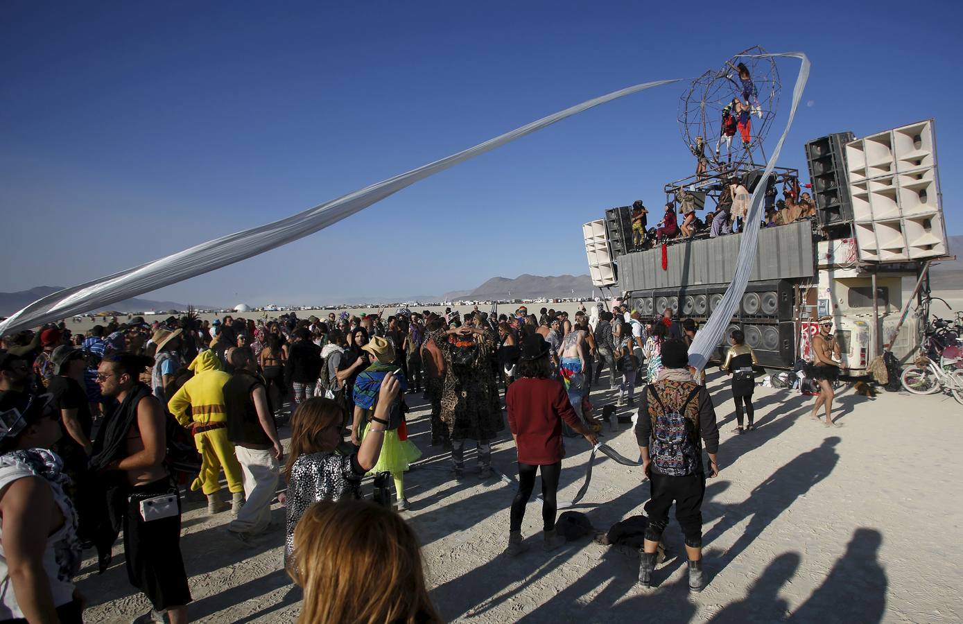 Espejos y música en el desierto de Nevada