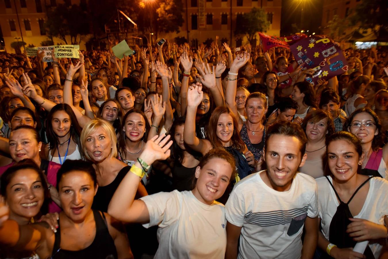 Pablo Alborán congrega a miles de fans en Murcia
