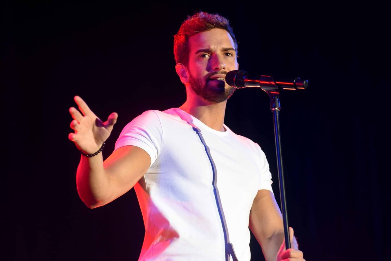 Pablo Alborán congrega a miles de fans en Murcia