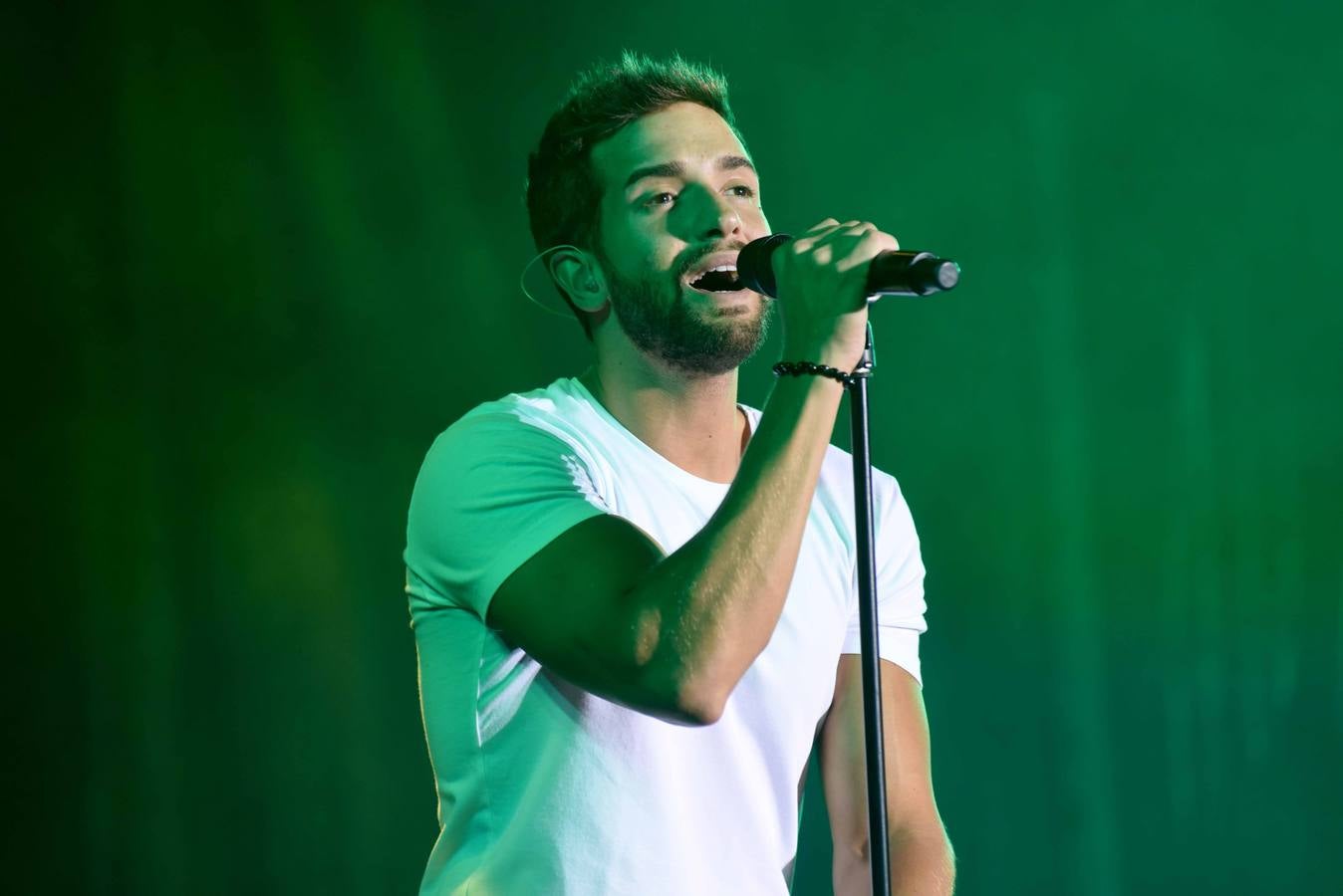 Pablo Alborán congrega a miles de fans en Murcia