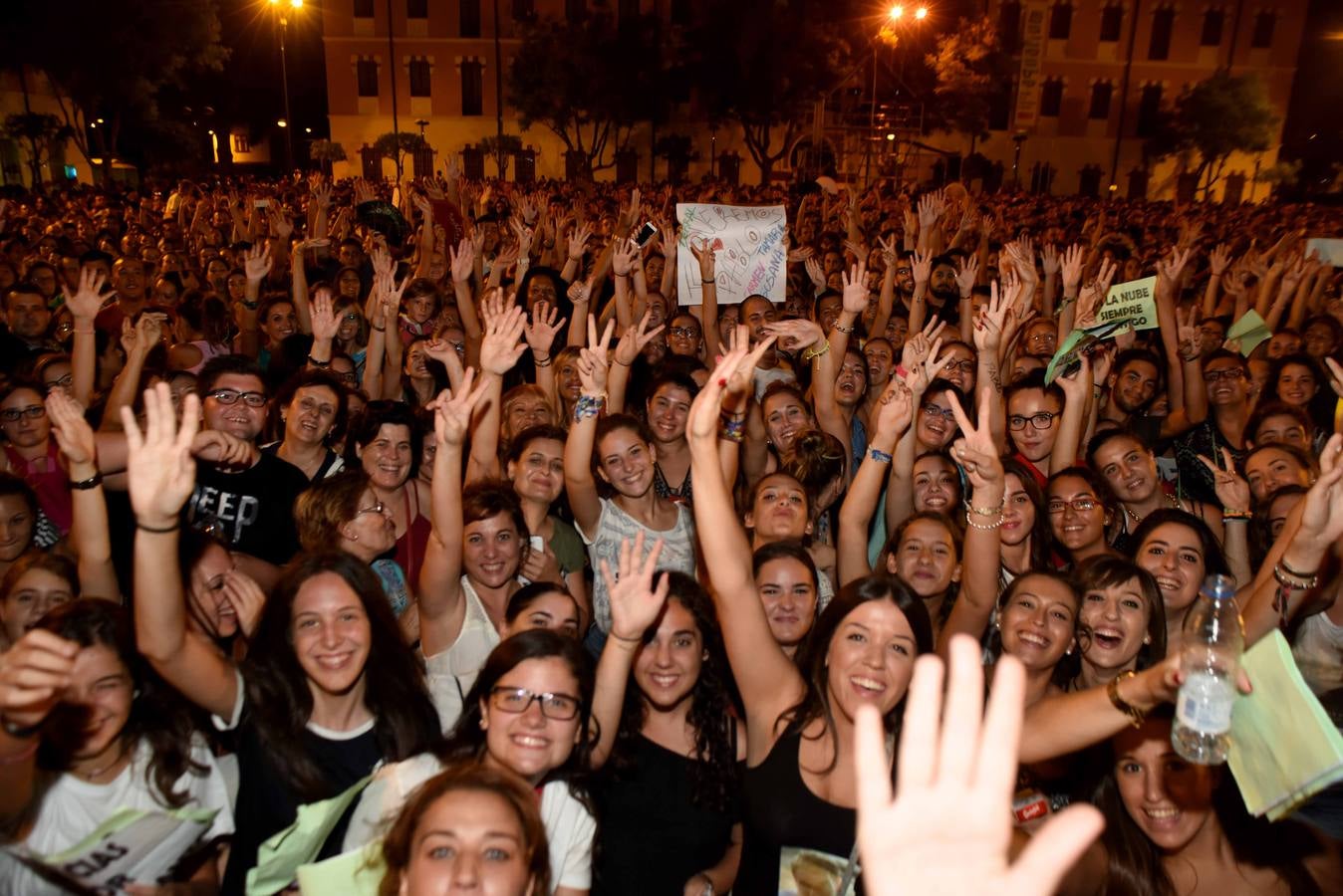 Pablo Alborán congrega a miles de fans en Murcia