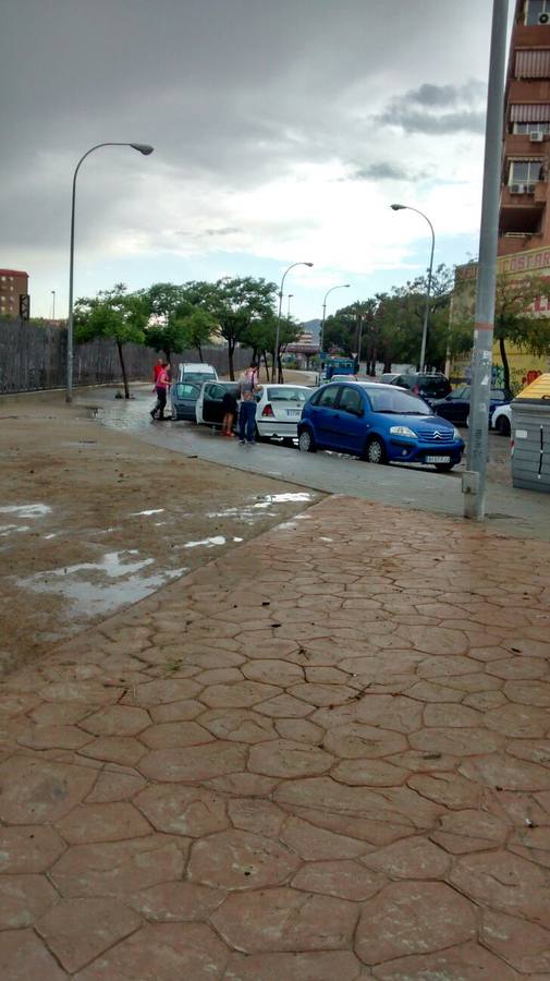 Una tromba agua anega garajes y sótanos y colapsa Alicante, San Juan, Mutxamel y Elche