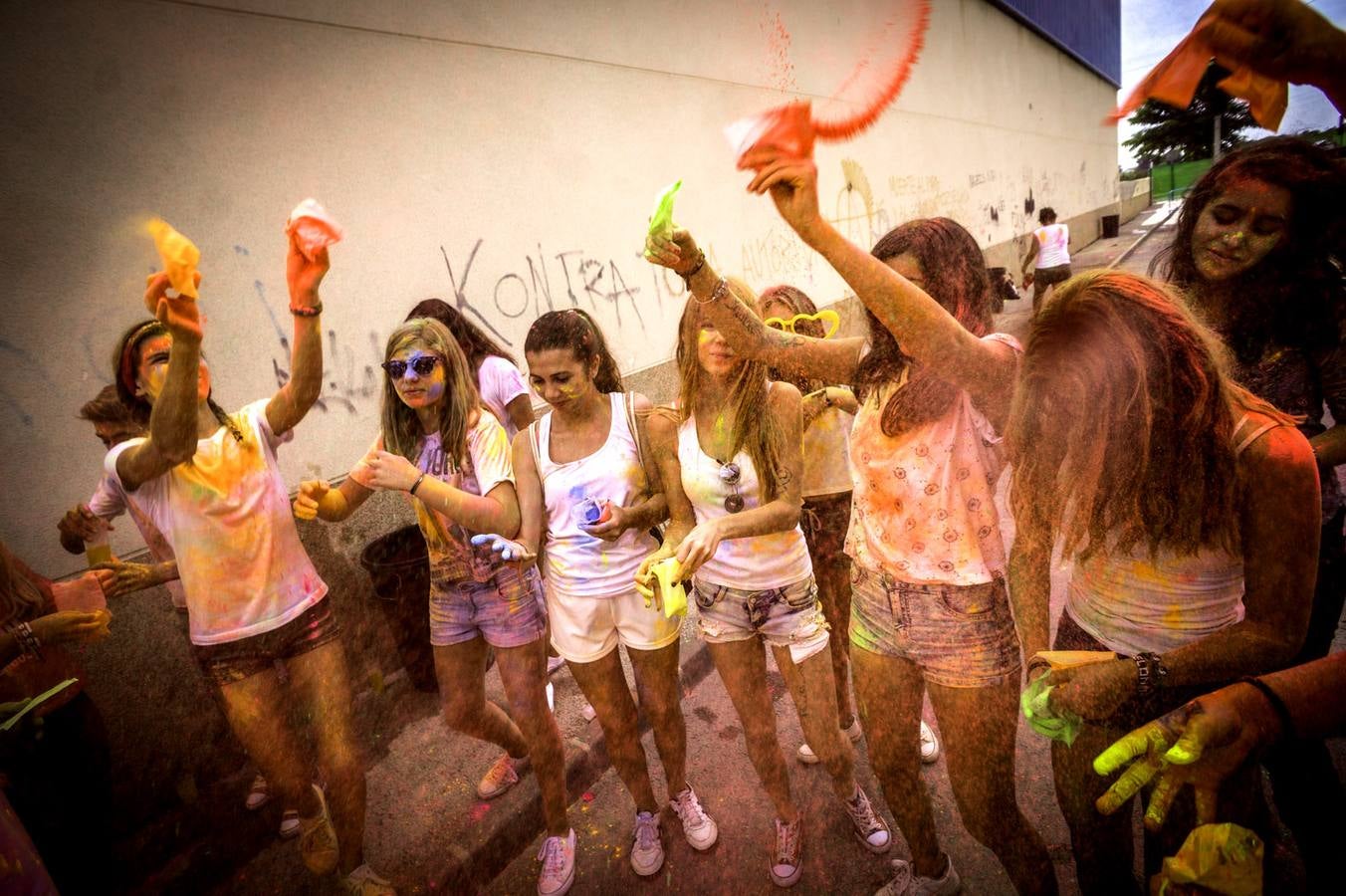 Polvos para dar color a la fiesta en Redován