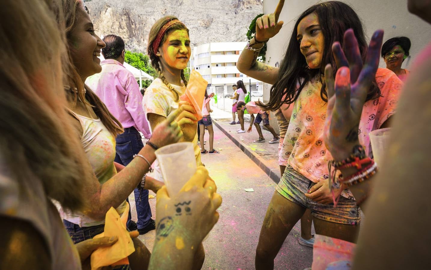 Polvos para dar color a la fiesta en Redován