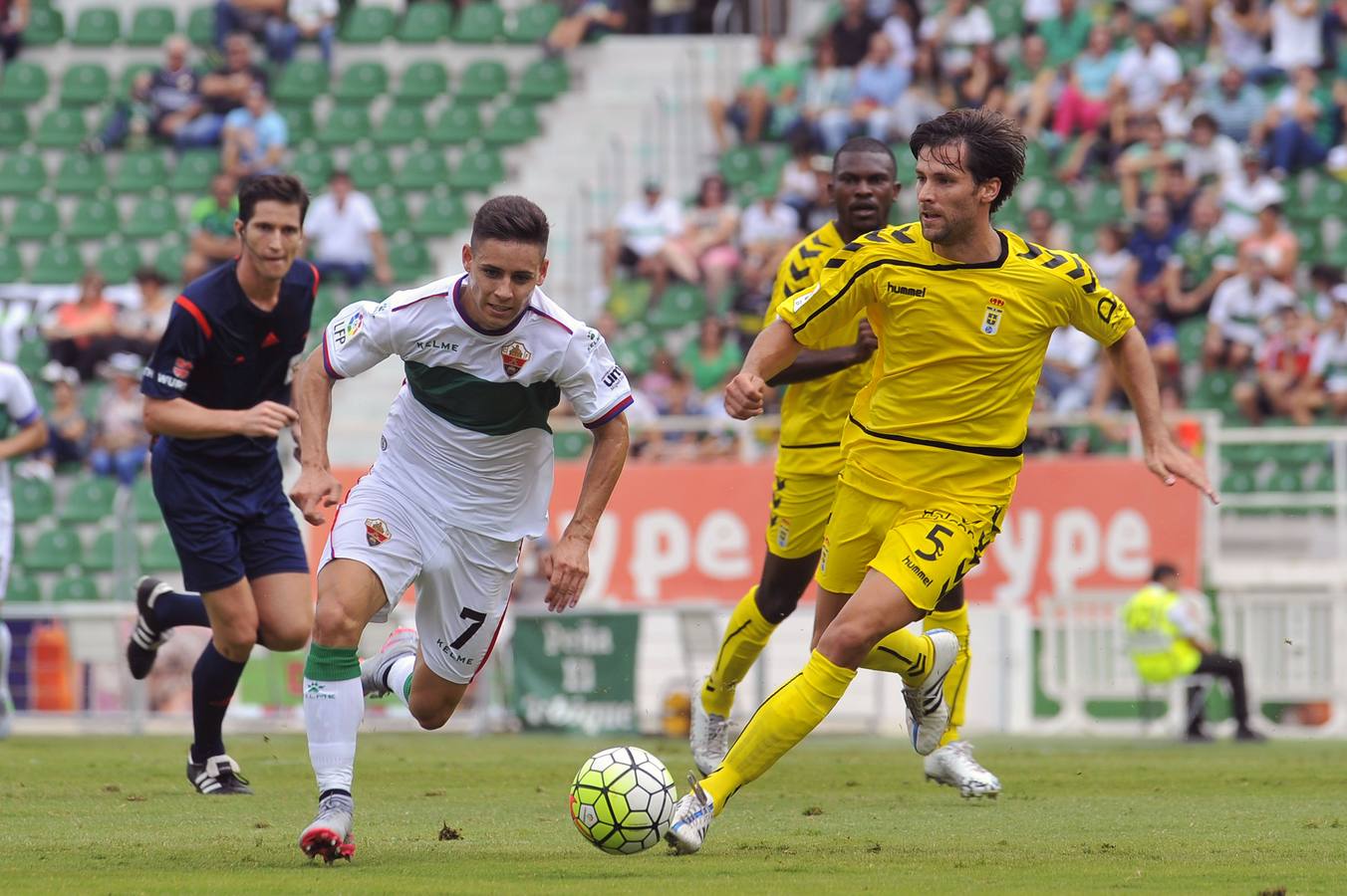 Partido entre el Elche y el Oviedo