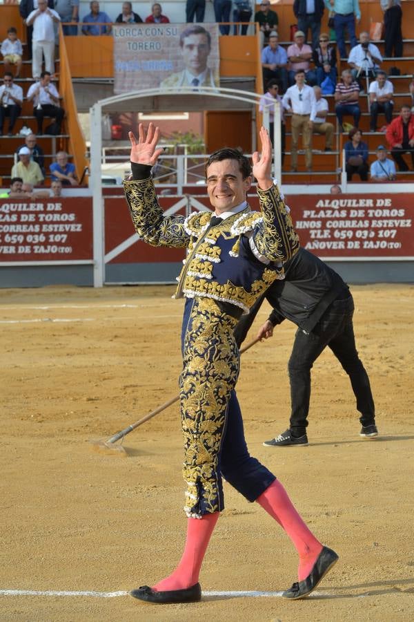 Ureña corta cinco orejas y rabo en la corrida benéfica de Lorca