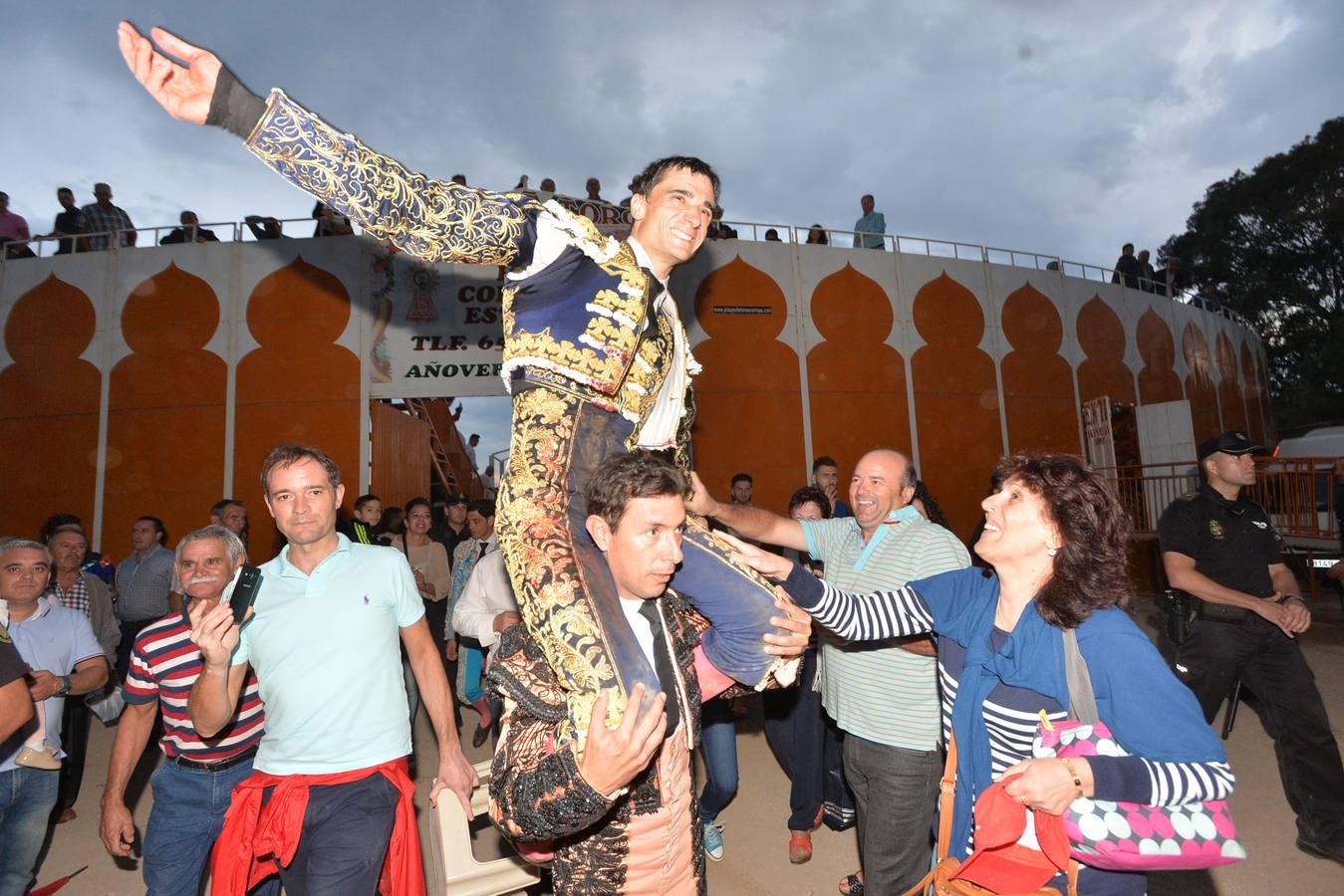 Ureña corta cinco orejas y rabo en la corrida benéfica de Lorca