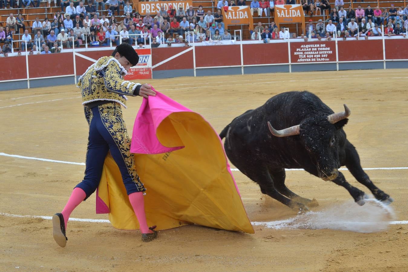 Ureña corta cinco orejas y rabo en la corrida benéfica de Lorca